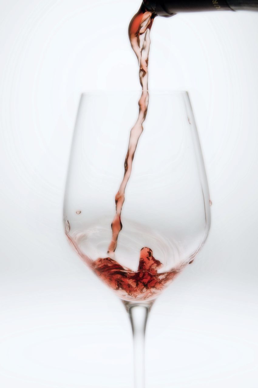 Vins Versement du vin rouge_verse